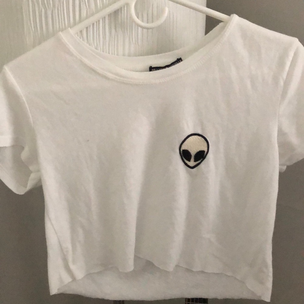 alien cropped shirt